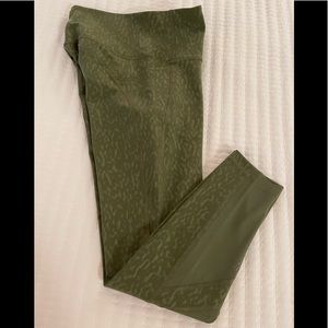 New OLD NAVY Women’s Elevate Legging Side Pockets Size Medium